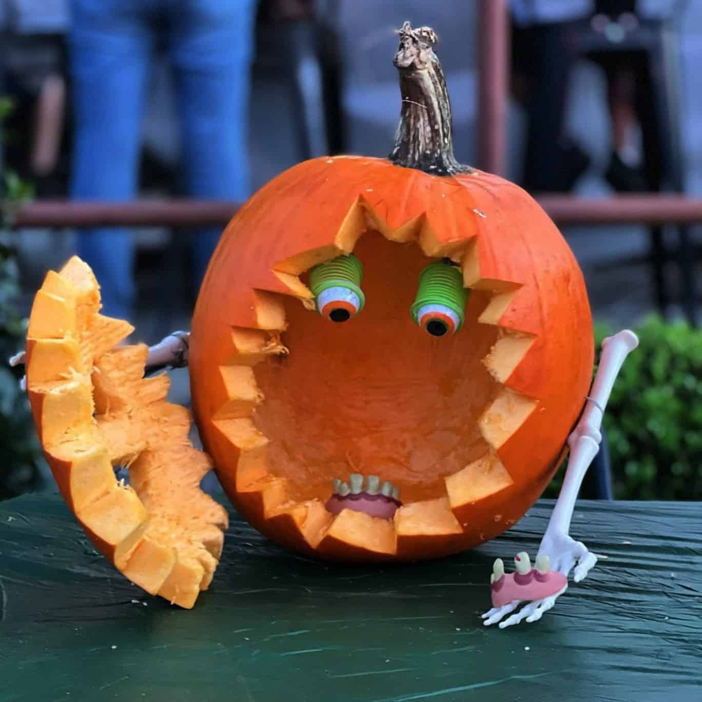 drooping-spring-eyes-pumpkin