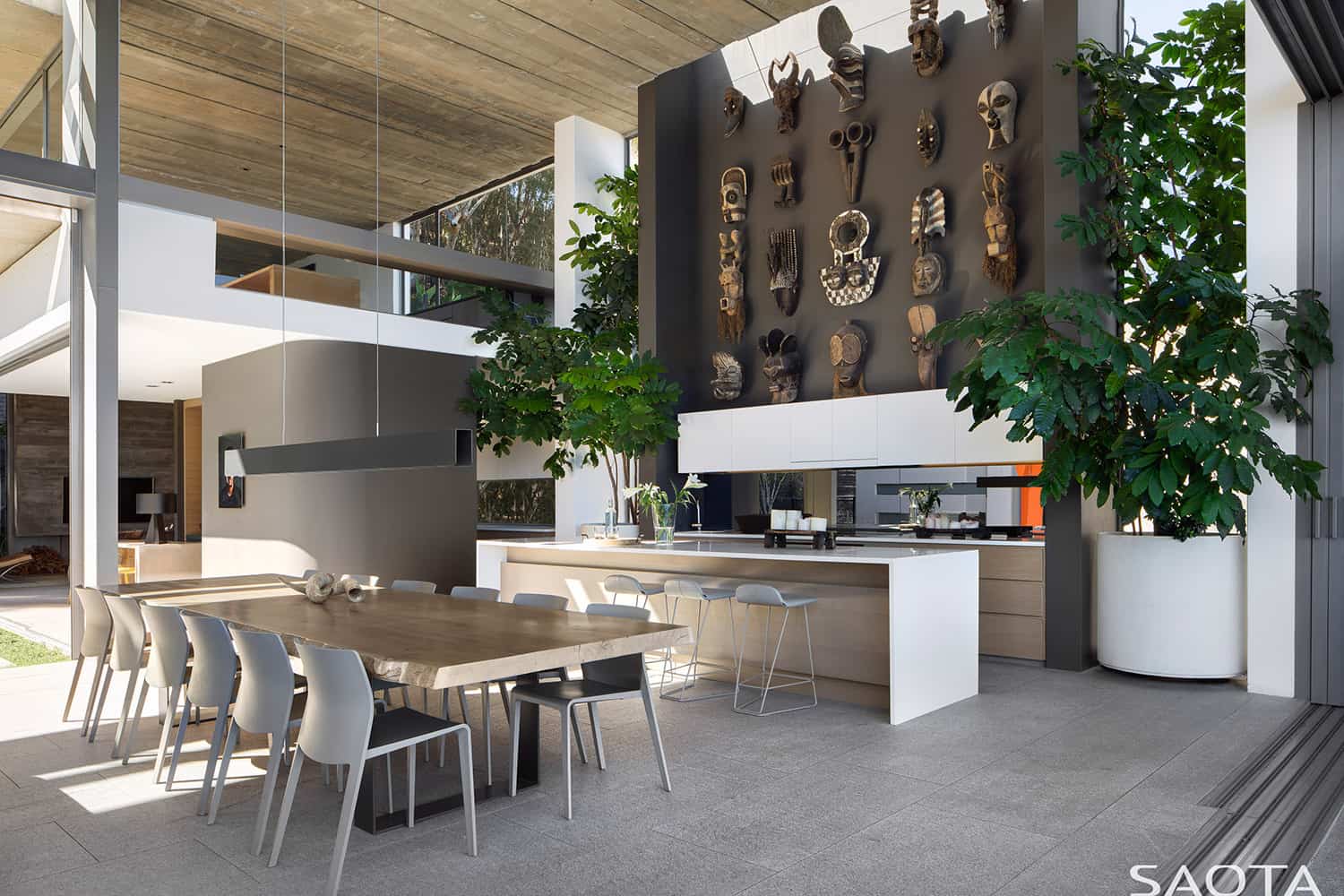 modern-beach-house-kitchen-and-dining-room