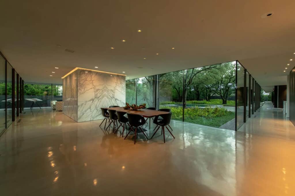 This modernist glass house in Texas provides the ultimate in luxury