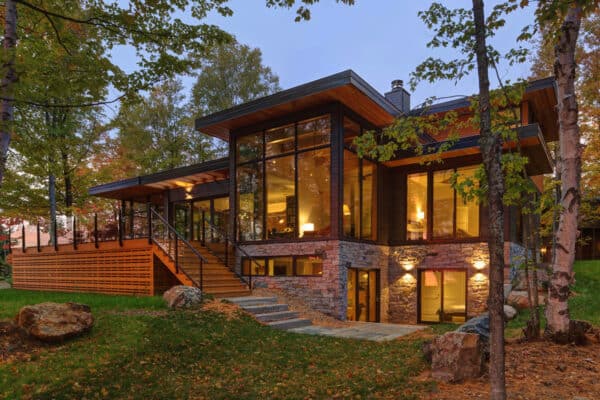 featured posts image for A warm yet inviting modern lake cottage in Canada used for entertaining