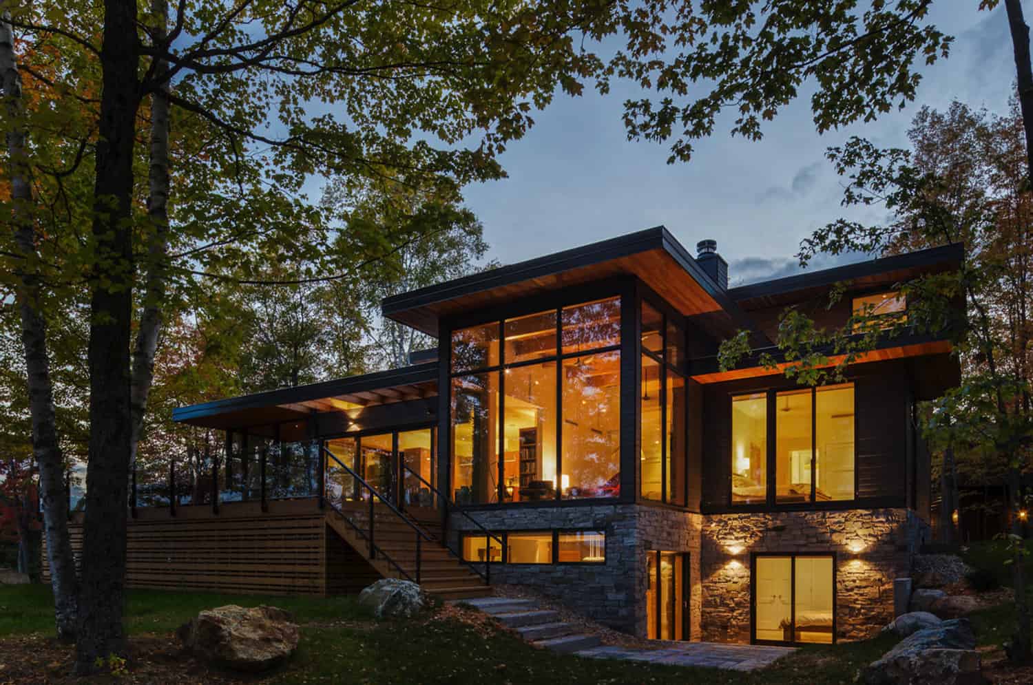 modern-lake-cottage-exterior-dusk