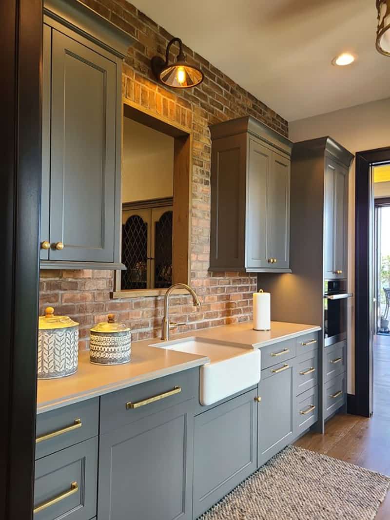 rustic-modern-kitchen-pantry