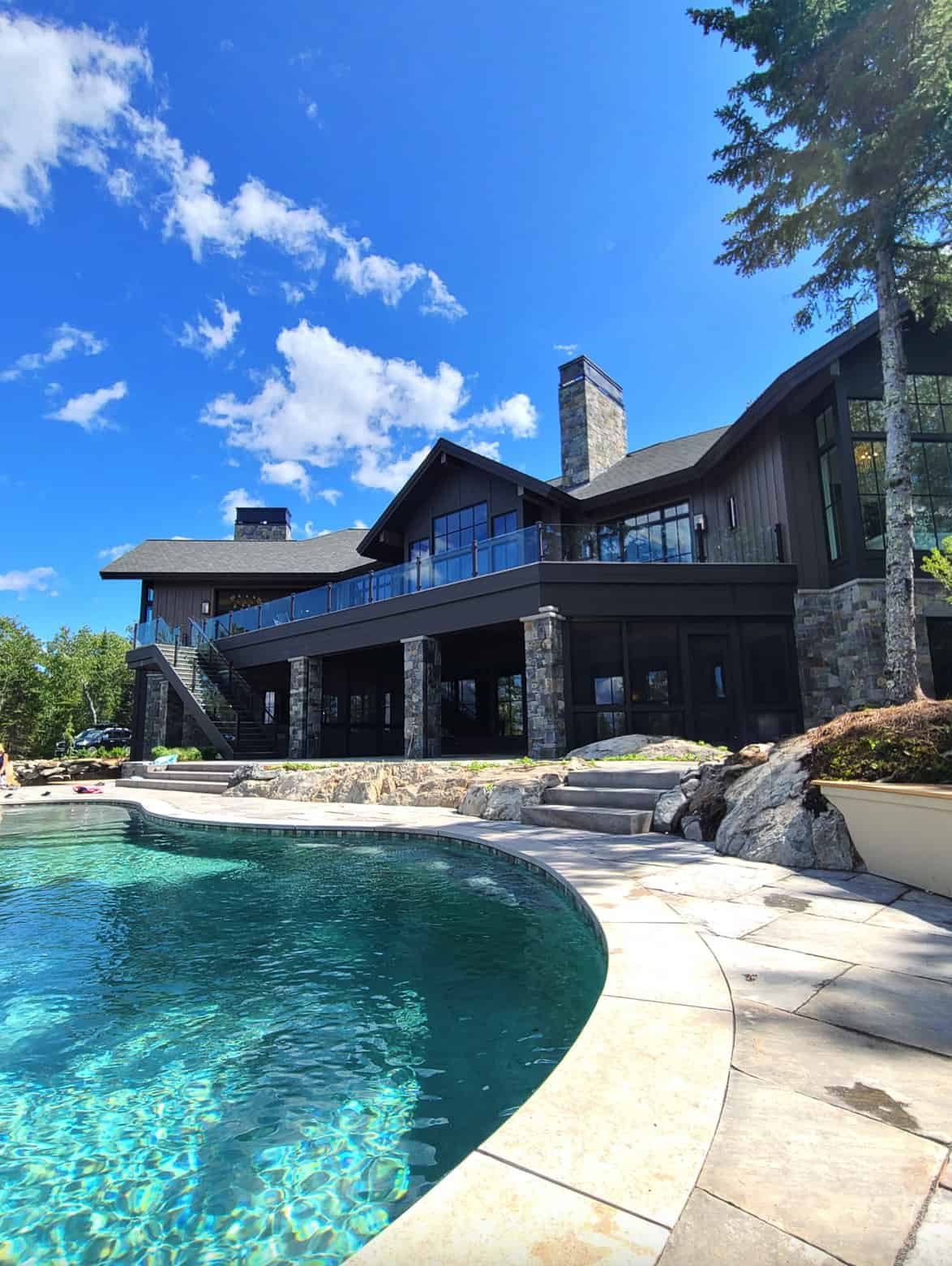 mountain-modern-style-home-pool