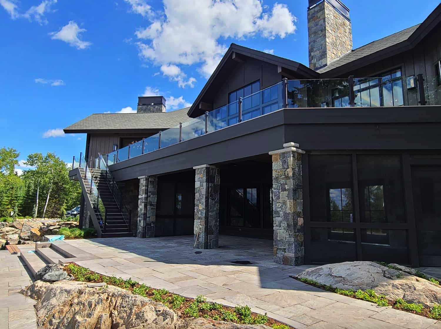 mountain-modern-style-home-exterior