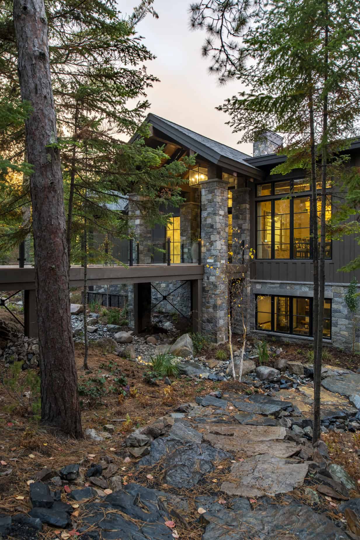 mountain-modern-style-home-exterior