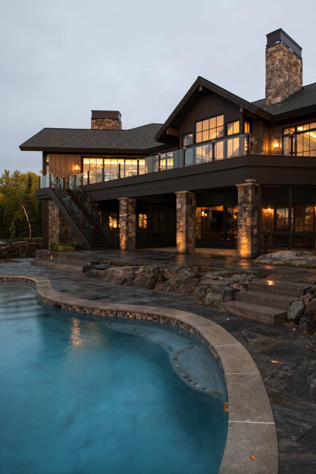 mountain-modern-style-home-pool