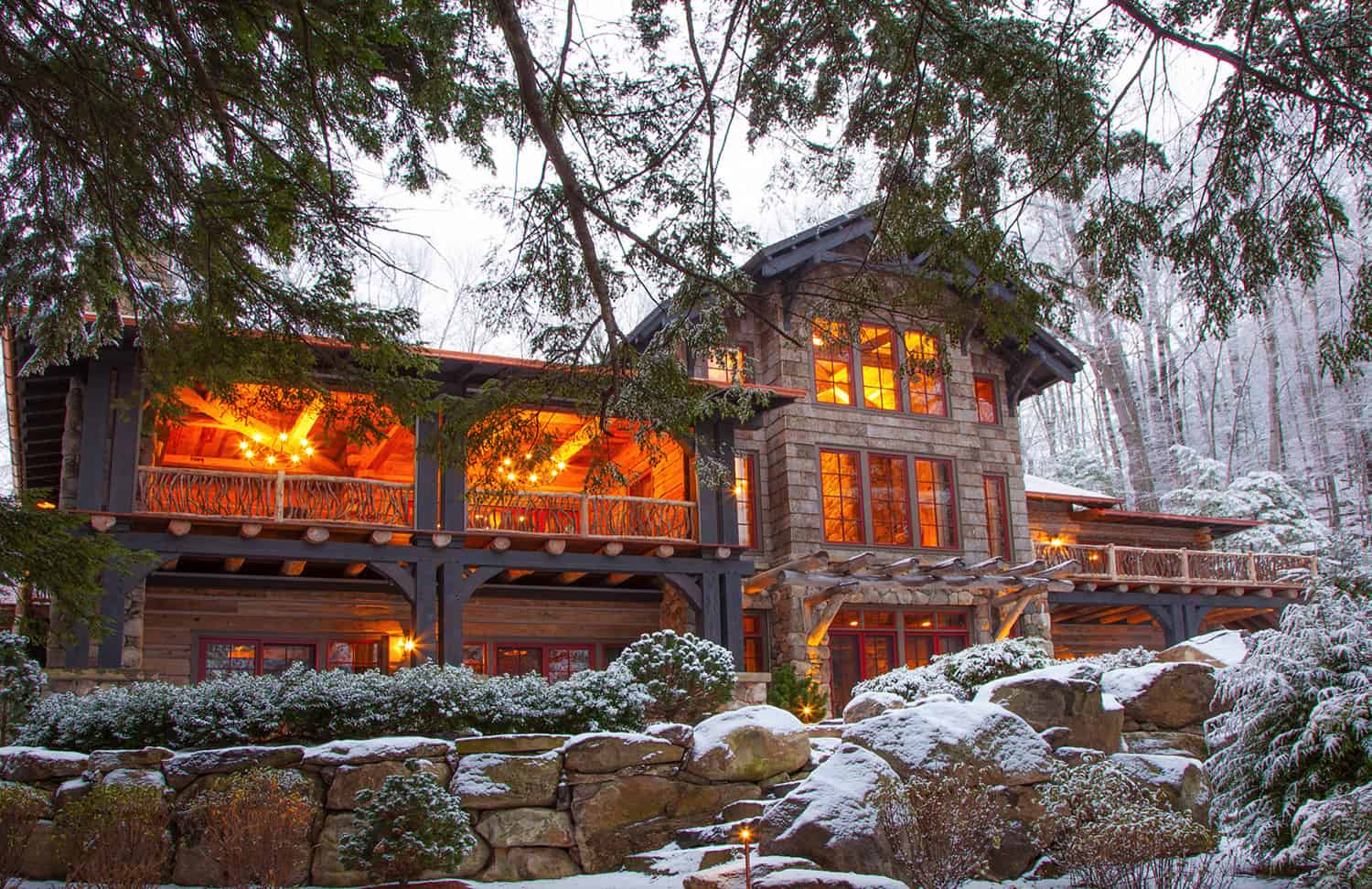 rustic-lake-lodge-exterior