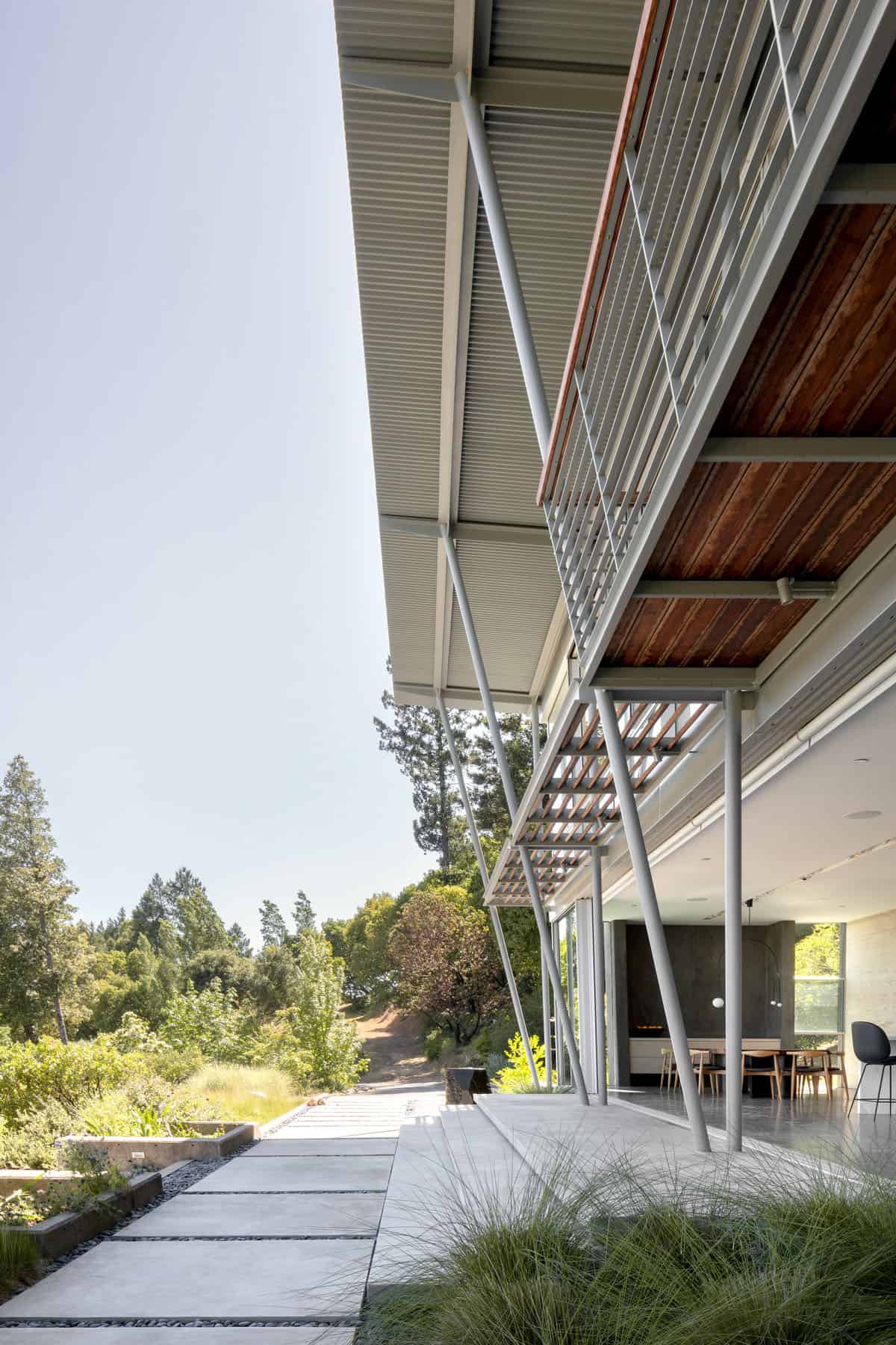 modern-california-wine-country-home-balcony