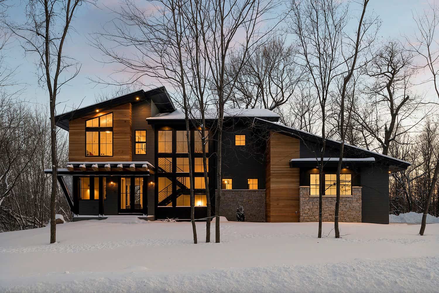 sustainable-mountain-modern-home-exterior
