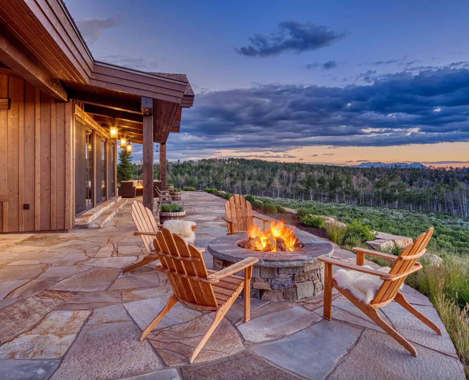 rustic-mountain-style-patio