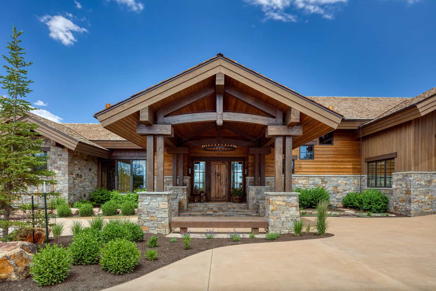 rustic-mountainside-retreat-utah-exterior