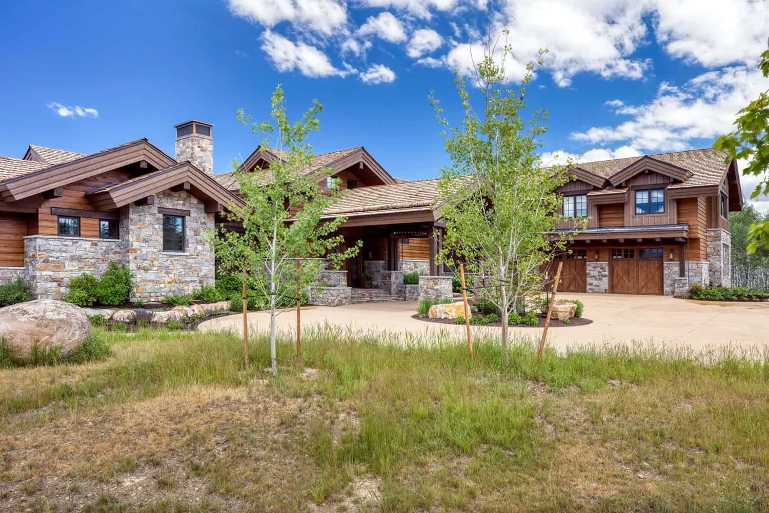 rustic-mountainside-retreat-utah-exterior
