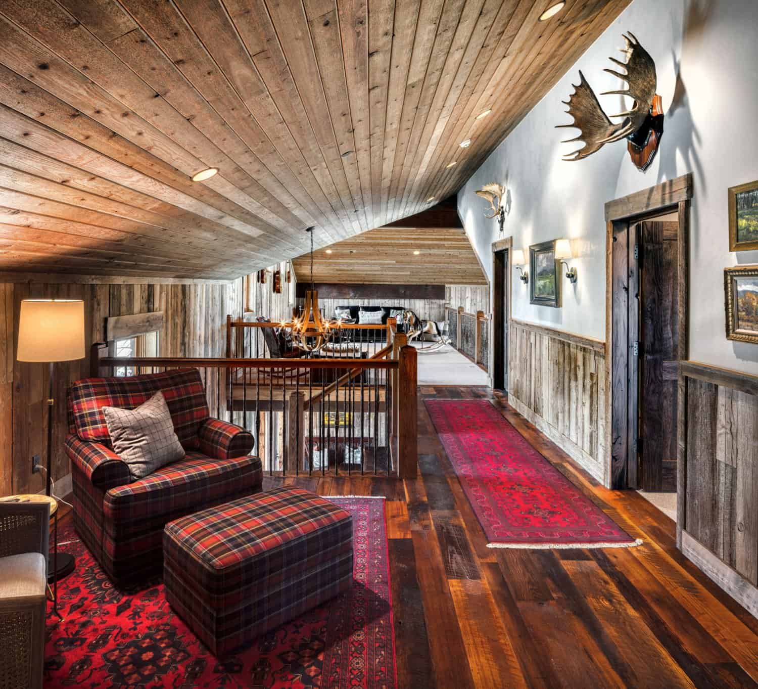 rustic-sitting-area-upstairs-hallway