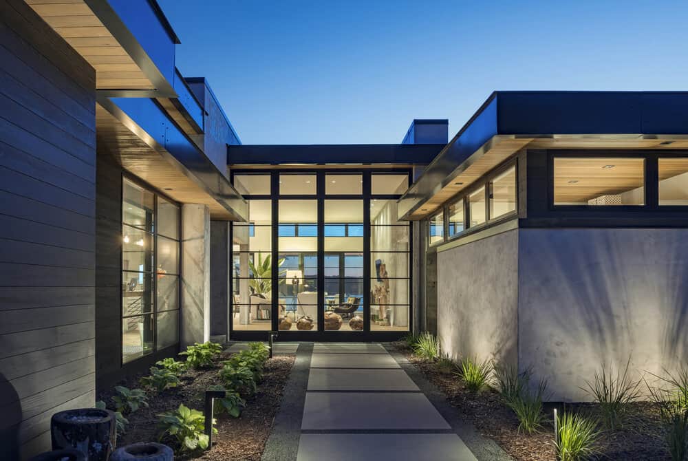 contemporary-lake-house-exterior