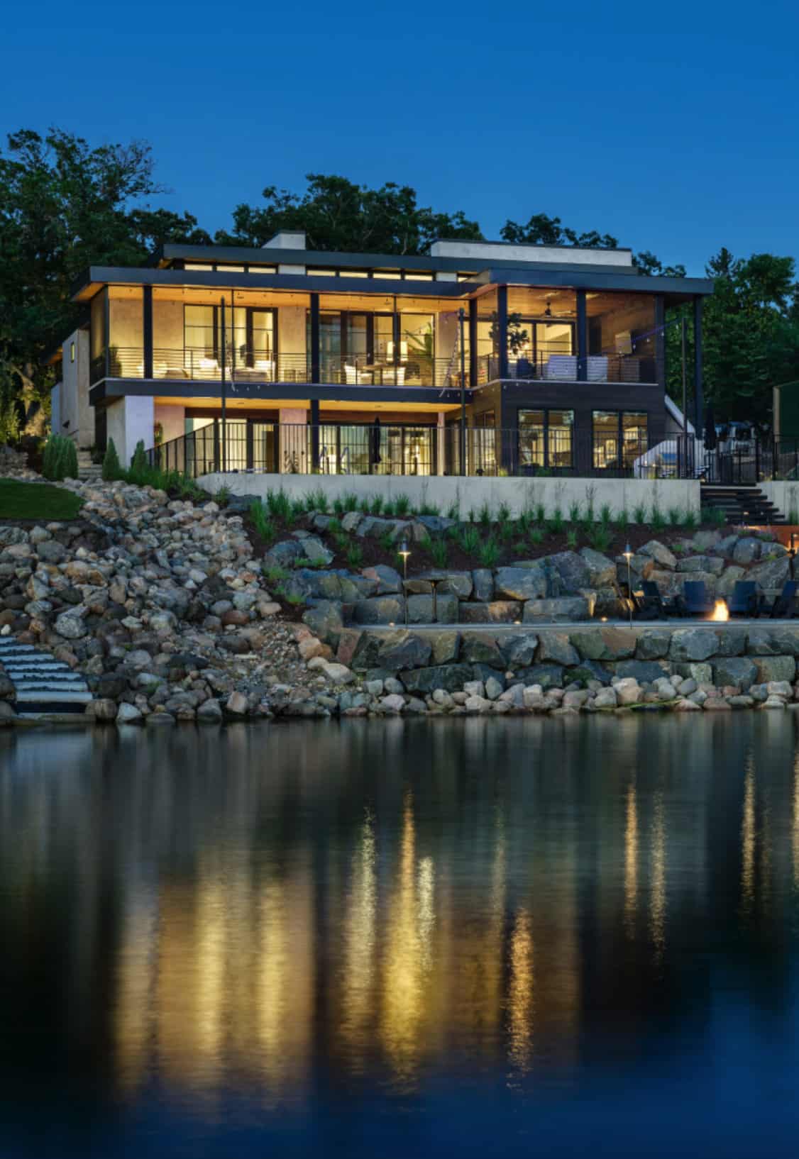 contemporary-lake-house-exterior