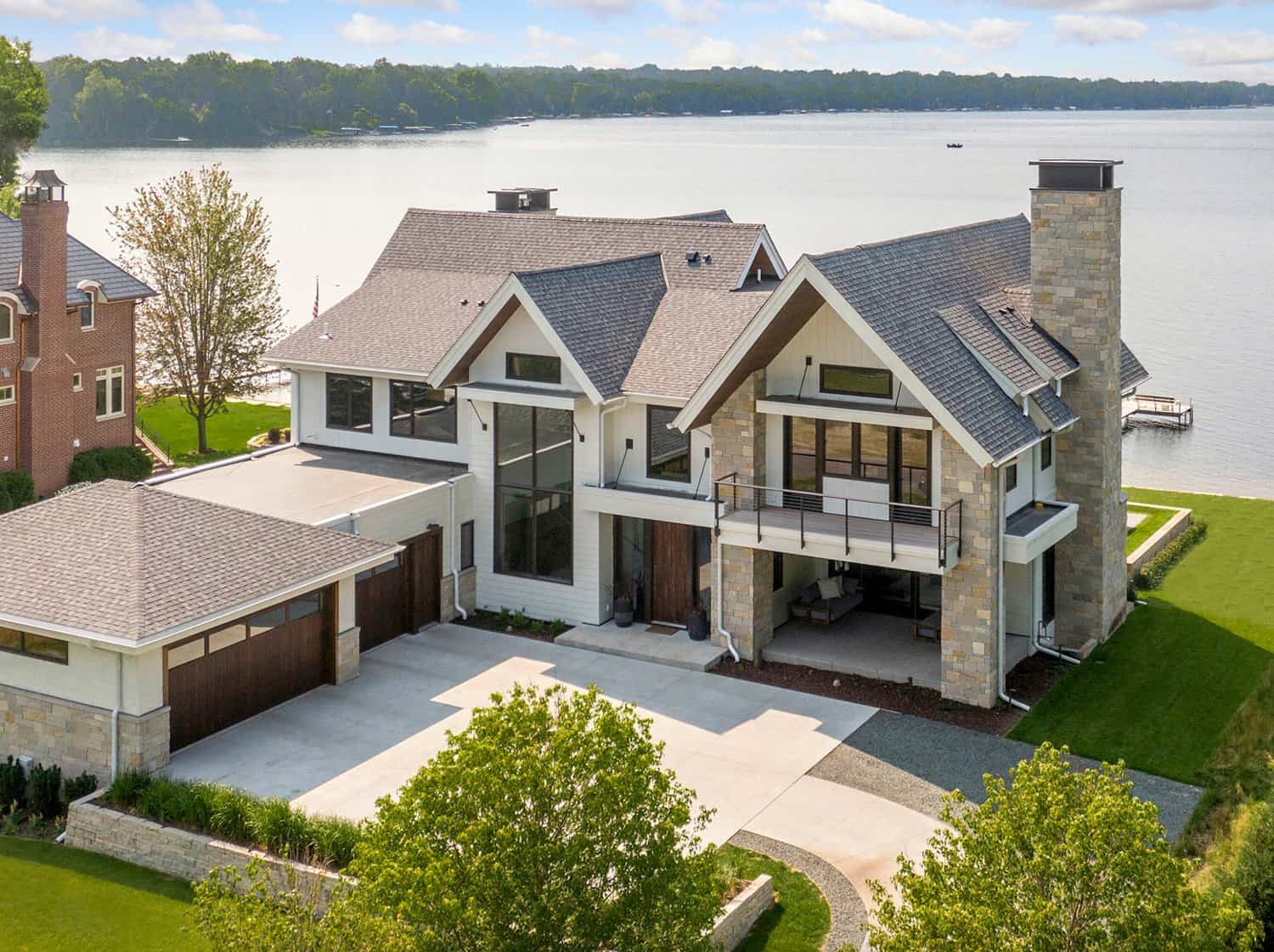 contemporary-lake-house-exterior