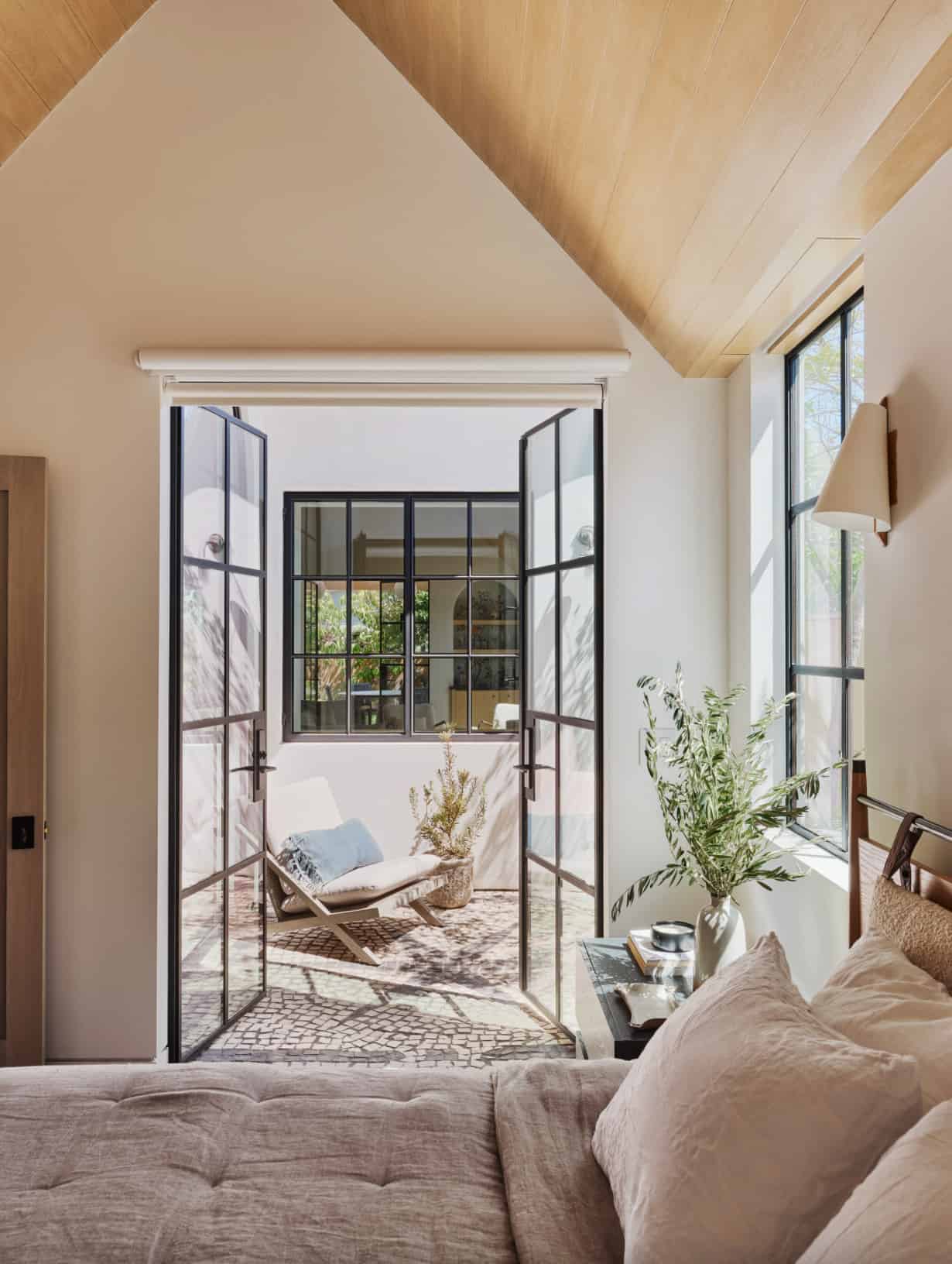 contemporary-bedroom