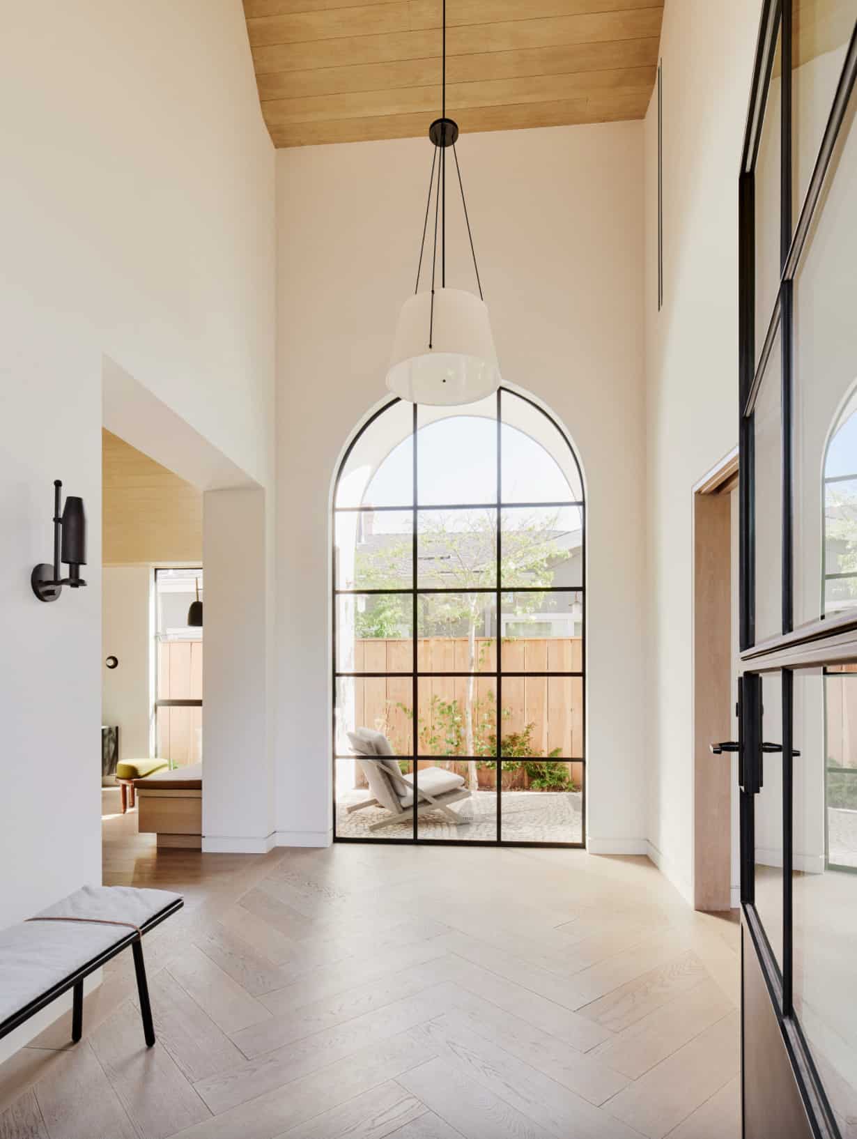 contemporary-small-home-entry
