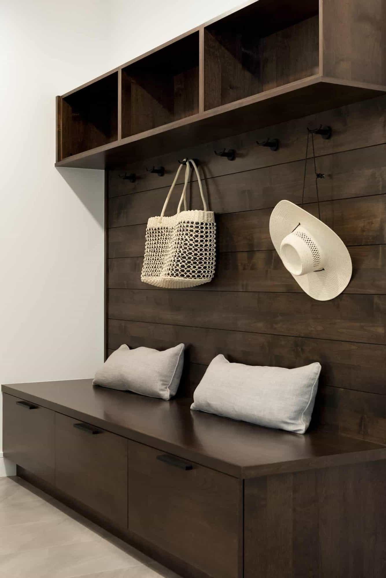 modern-mudroom