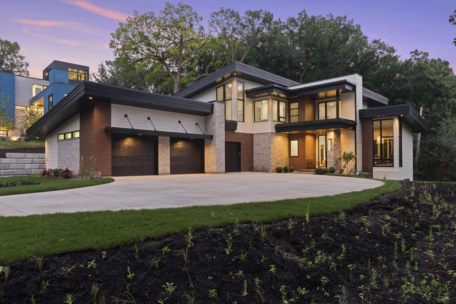 modern-home-exterior-dusk