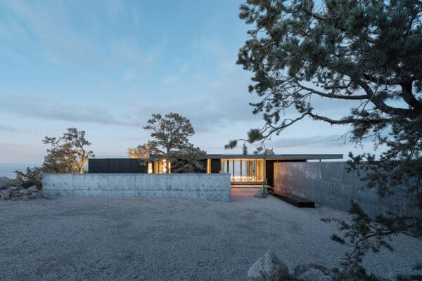 featured posts image for A majestic nature-inspired modern retreat in the high desert of California