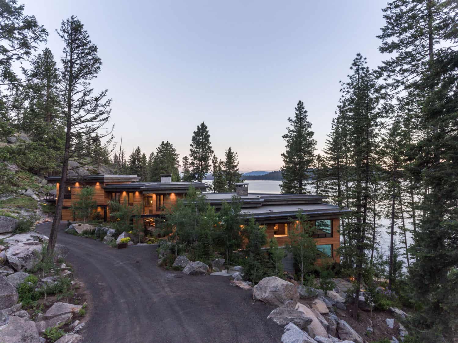 modern-lake-house-exterior