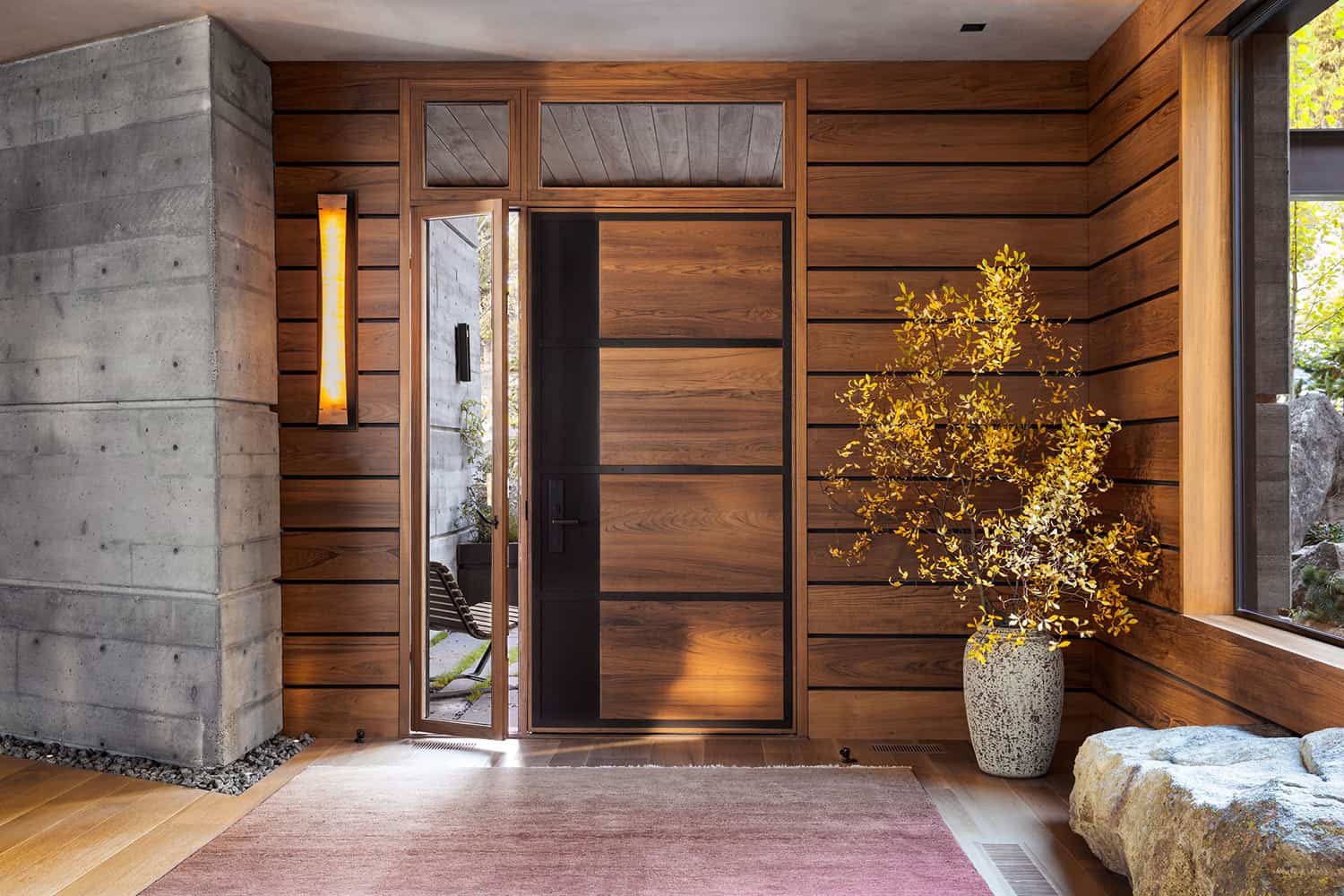 modern-lake-house-entry