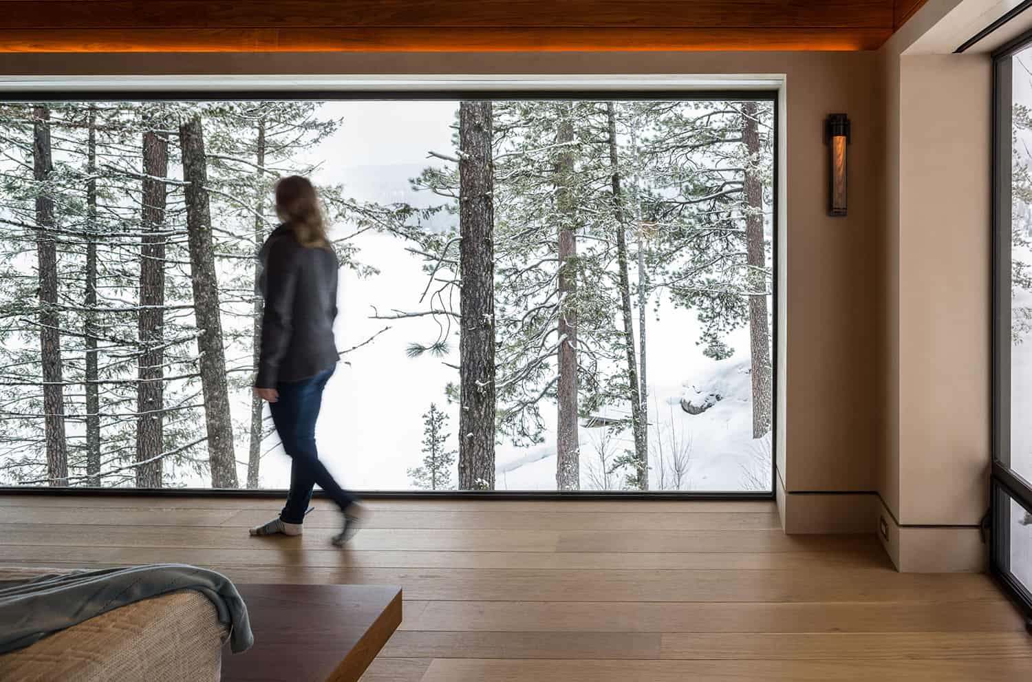 modern-bedroom-with-a-lake-view