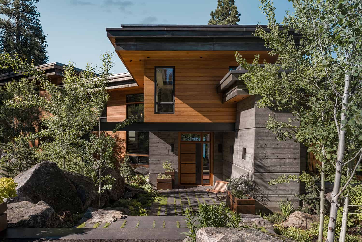 modern-lake-house-exterior