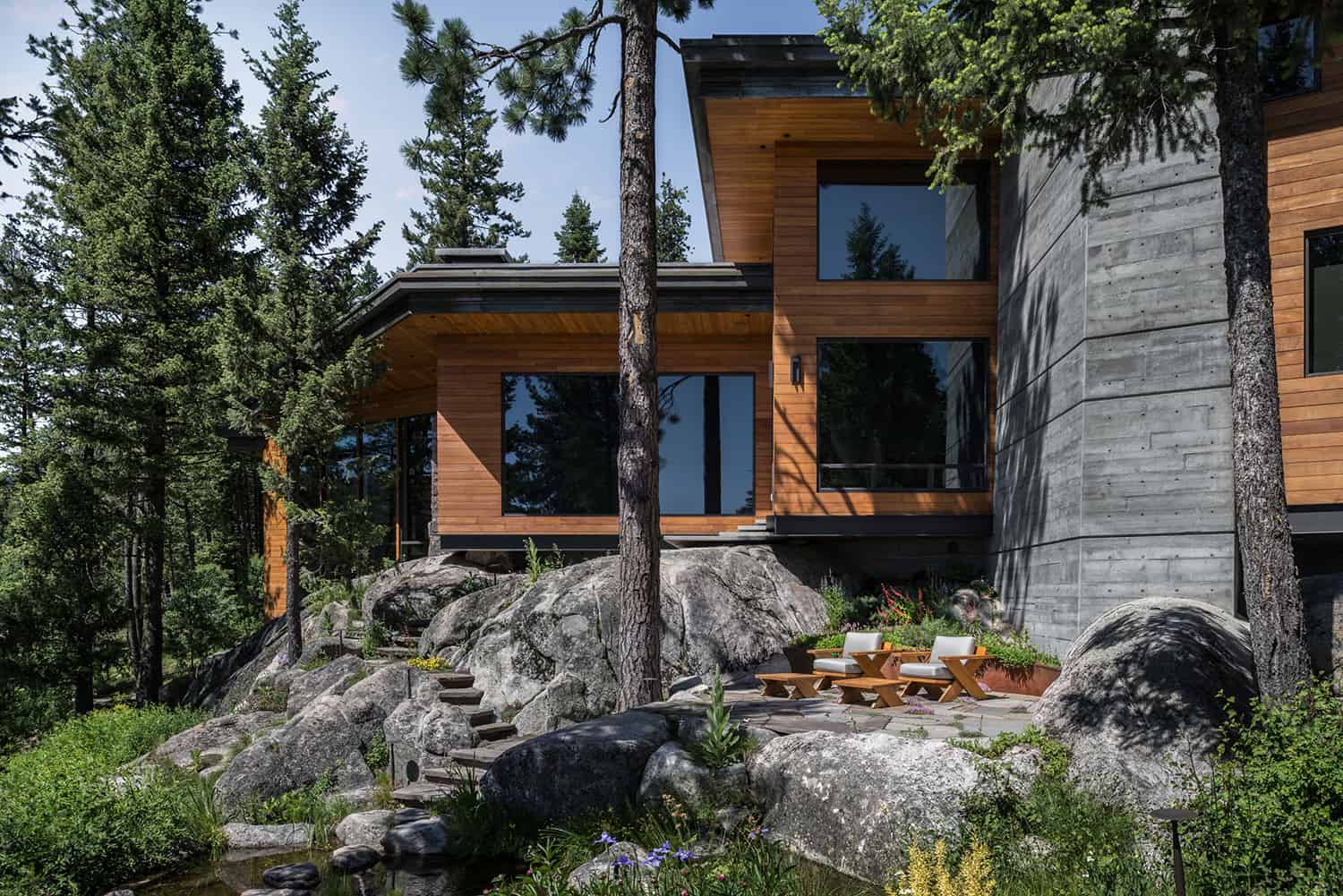 modern-lake-house-exterior