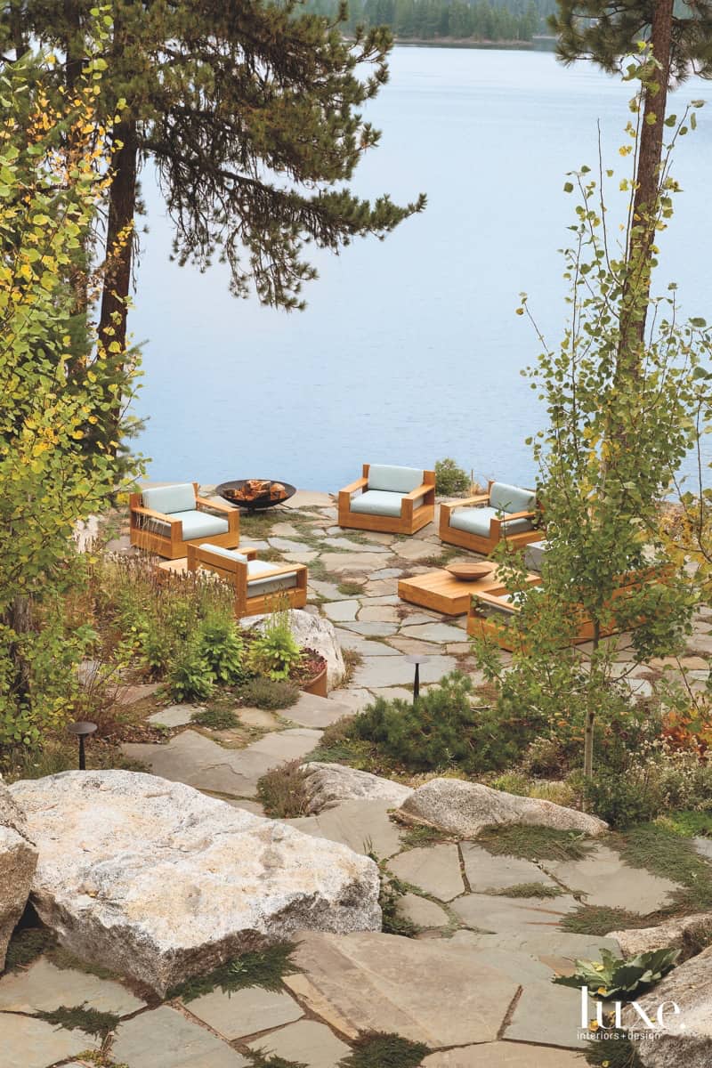 modern-lake-house-patio