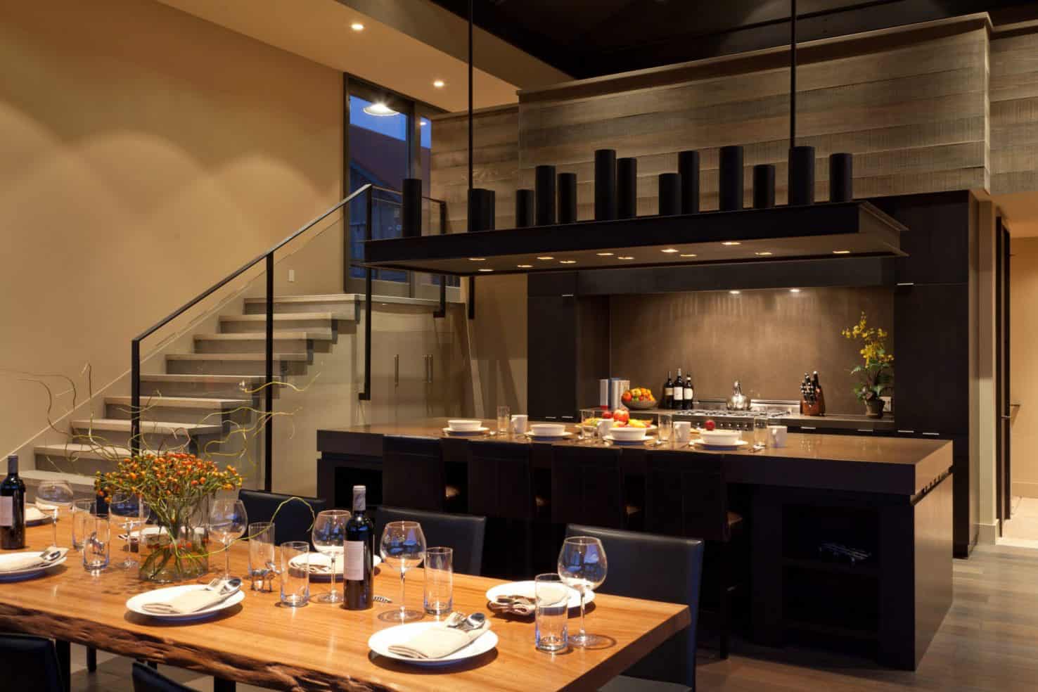 farmhouse-dining-room-looking-toward-kitchen