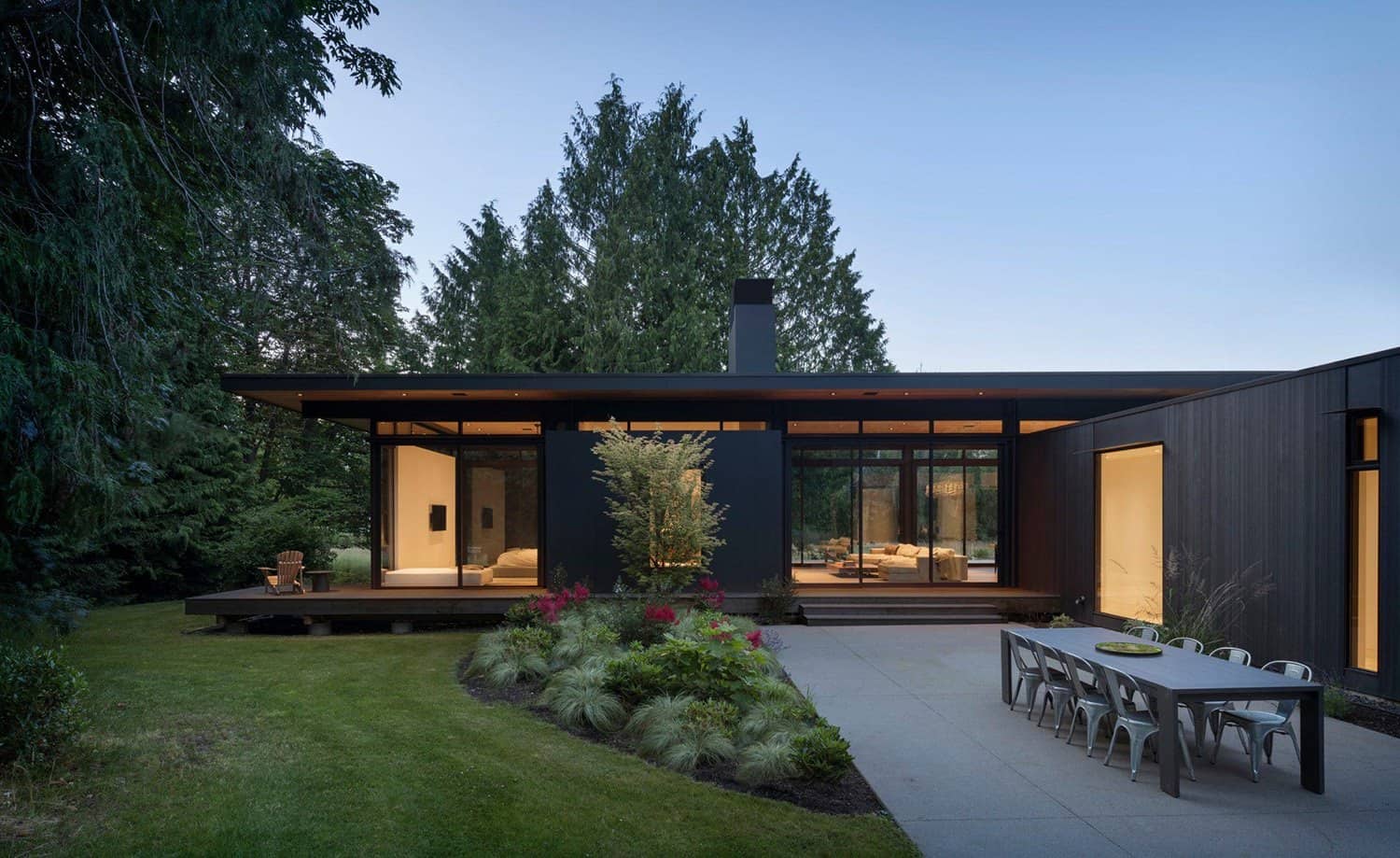 nature-inspired-modern-home-exterior-dusk