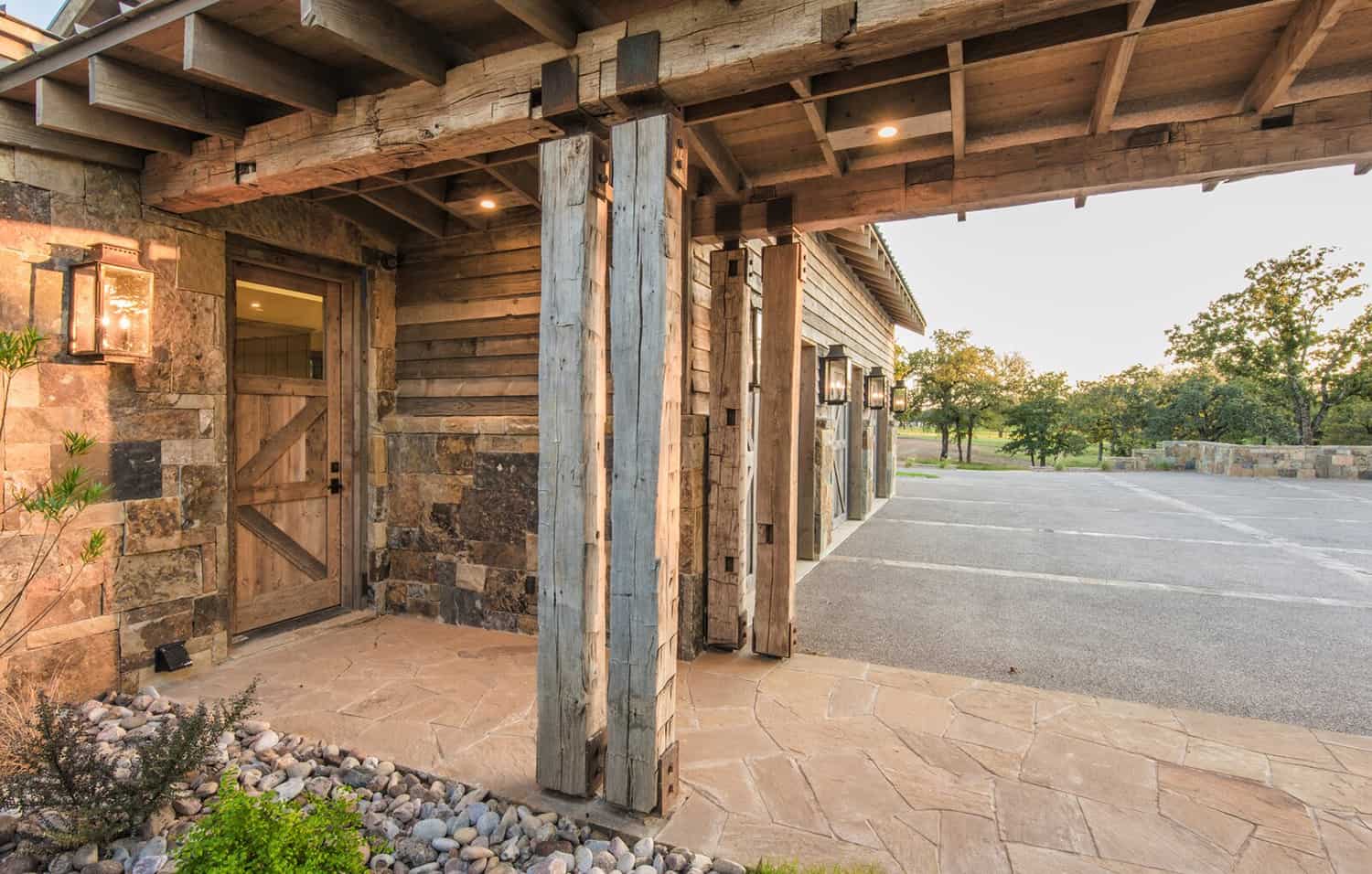 rustic-ranch-house-entry