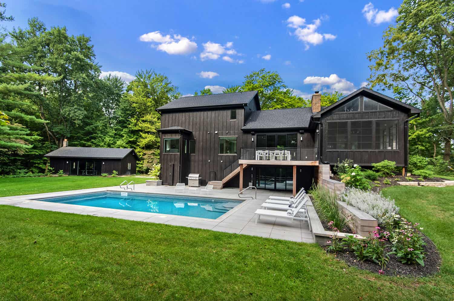modern-farmhouse-pool