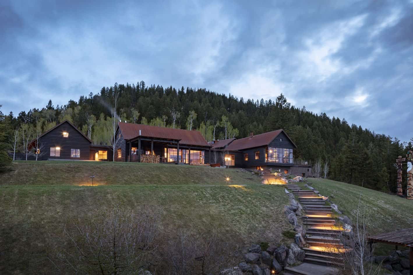 modern-mountain-cabin-exterior