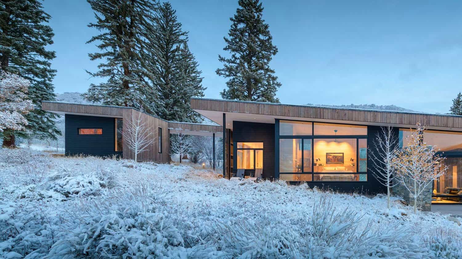 mountain-modern-home-exterior-with-snow