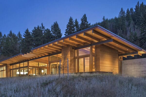 featured posts image for A beautiful Oregon home offers breathtaking views over Hood River Valley