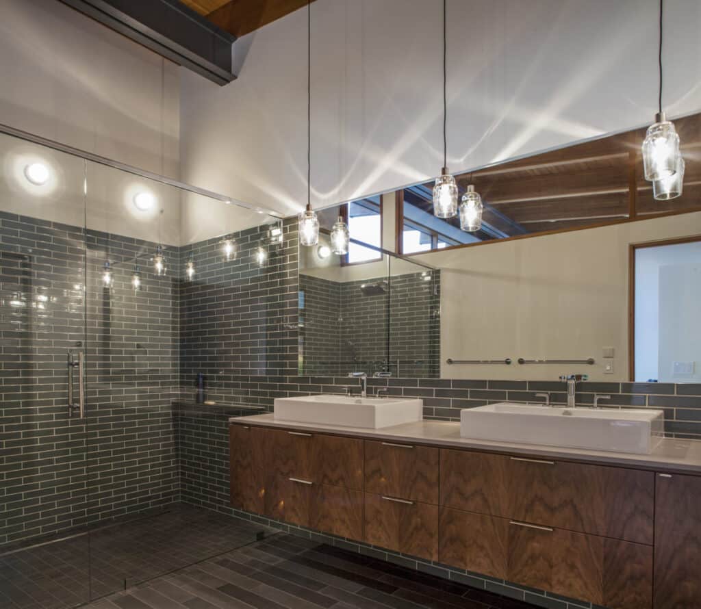 A beautiful Oregon home offers breathtaking views over Hood River Valley