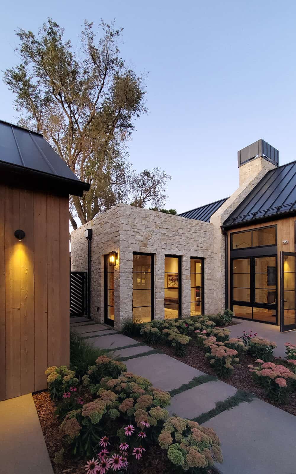 contemporary-home-exterior-dusk