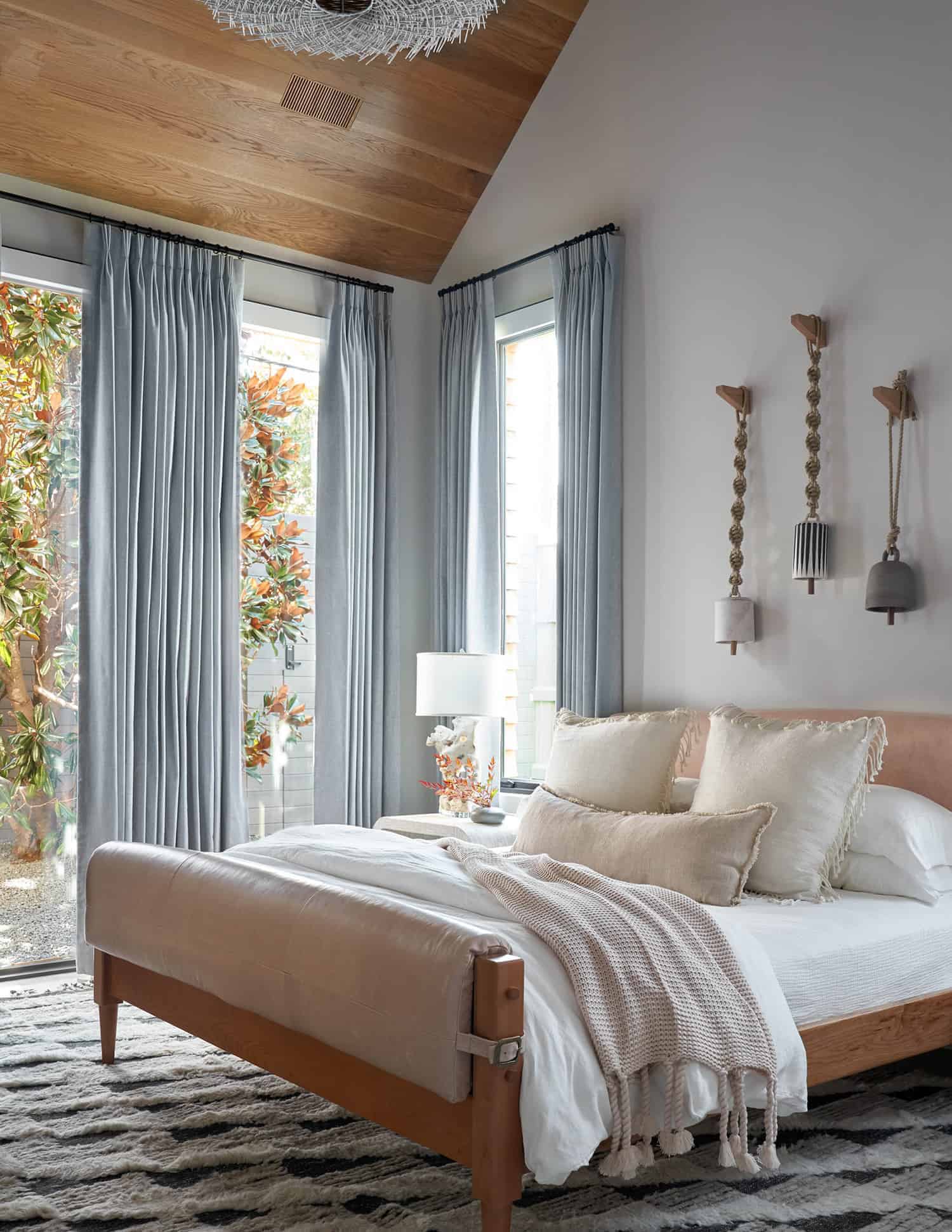 hamptons-style-bedroom