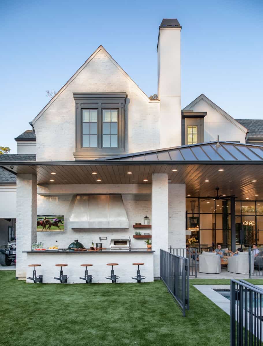 transitional-outdoor-kitchen