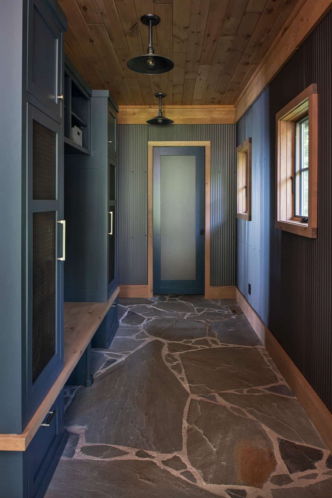 rustic-mudroom-entry