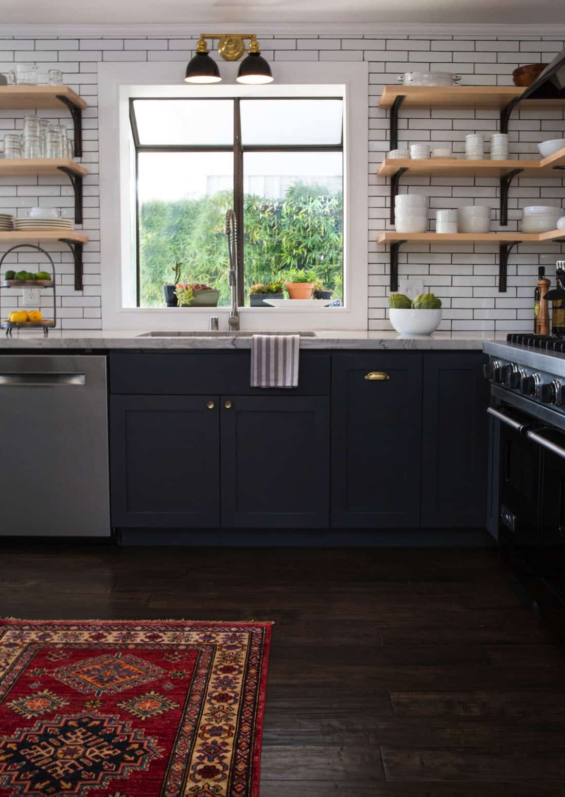 eclectic-kitchen-with-open-shelving