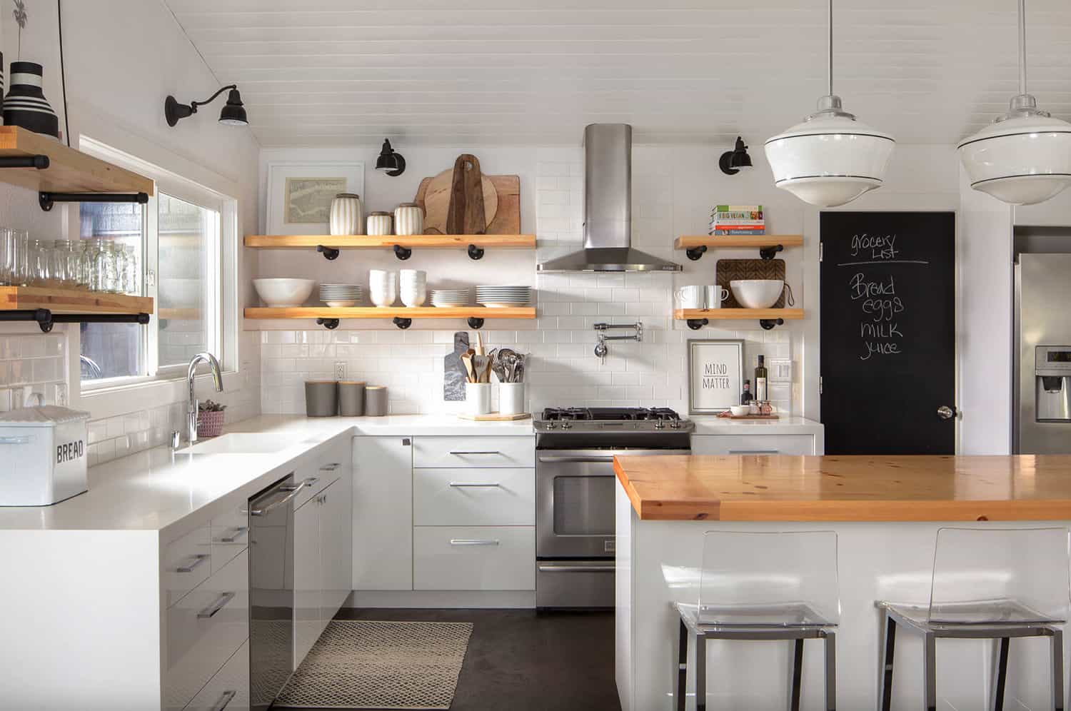 farmhouse-style-kitchen