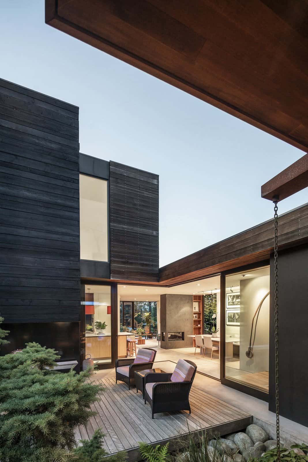 contemporary-home-outdoor-courtyard
