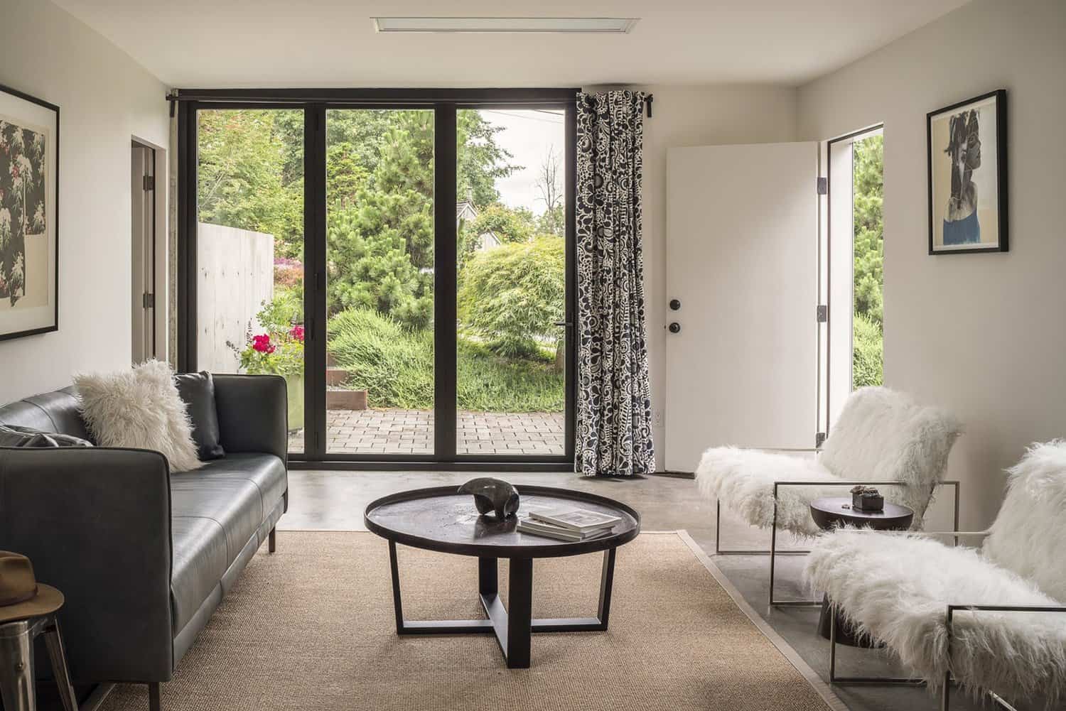 contemporary-family-room