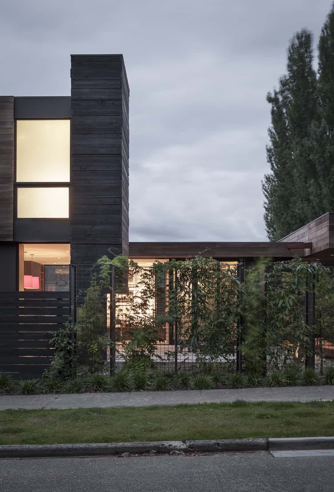 contemporary-home-exterior-dusk