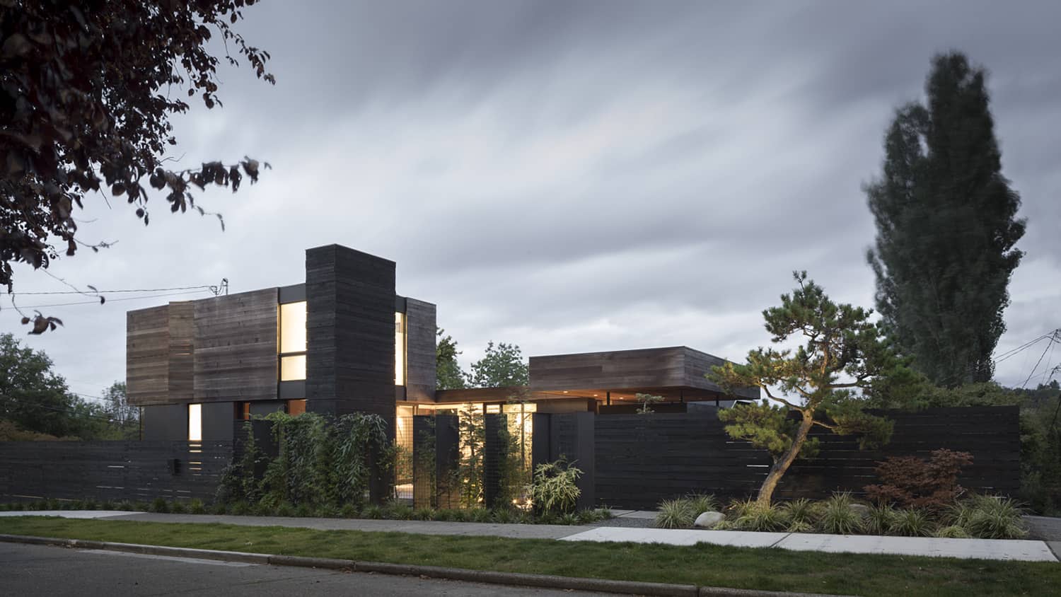 contemporary-home-exterior-dusk