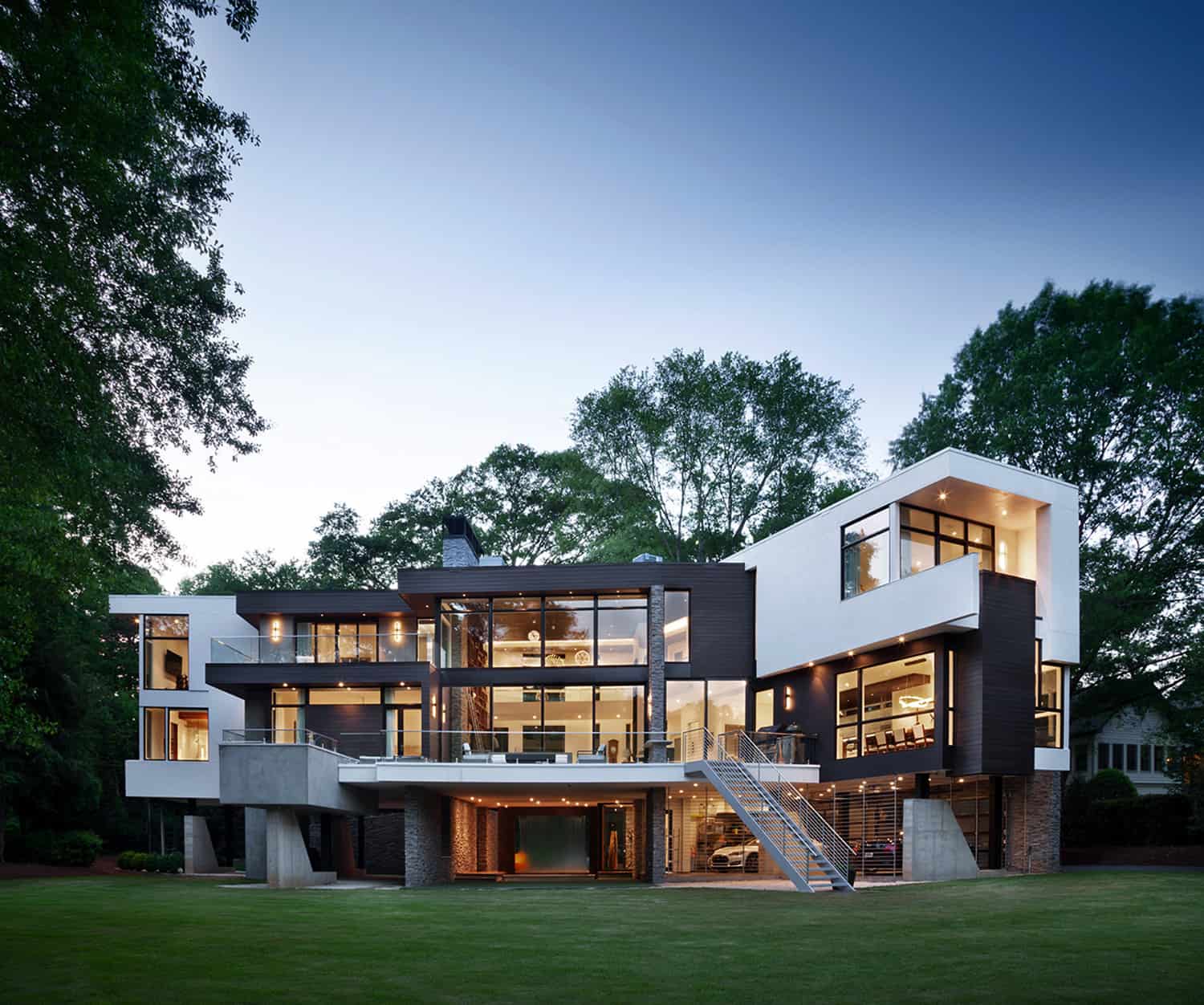  modern-waterfront-home-exterior-dusk